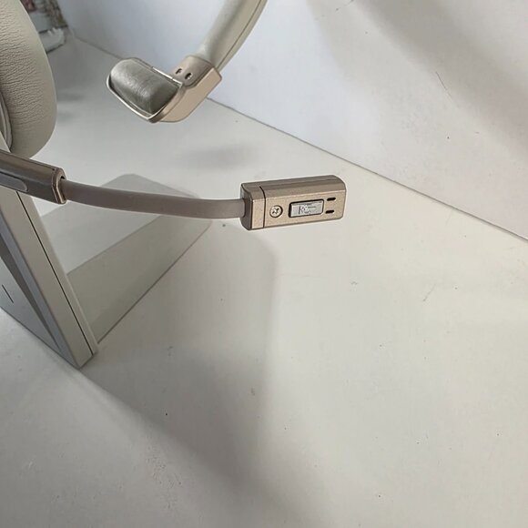 Wireless Bluetooth Headset with Microphone - Picture 4 of 4